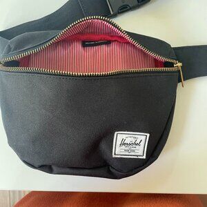 Herschel 15 Hip Bag - 2L Like New!